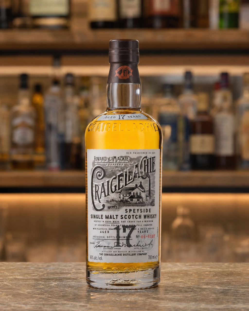 Craigellachie 17 Year Old bottle, alternate view
