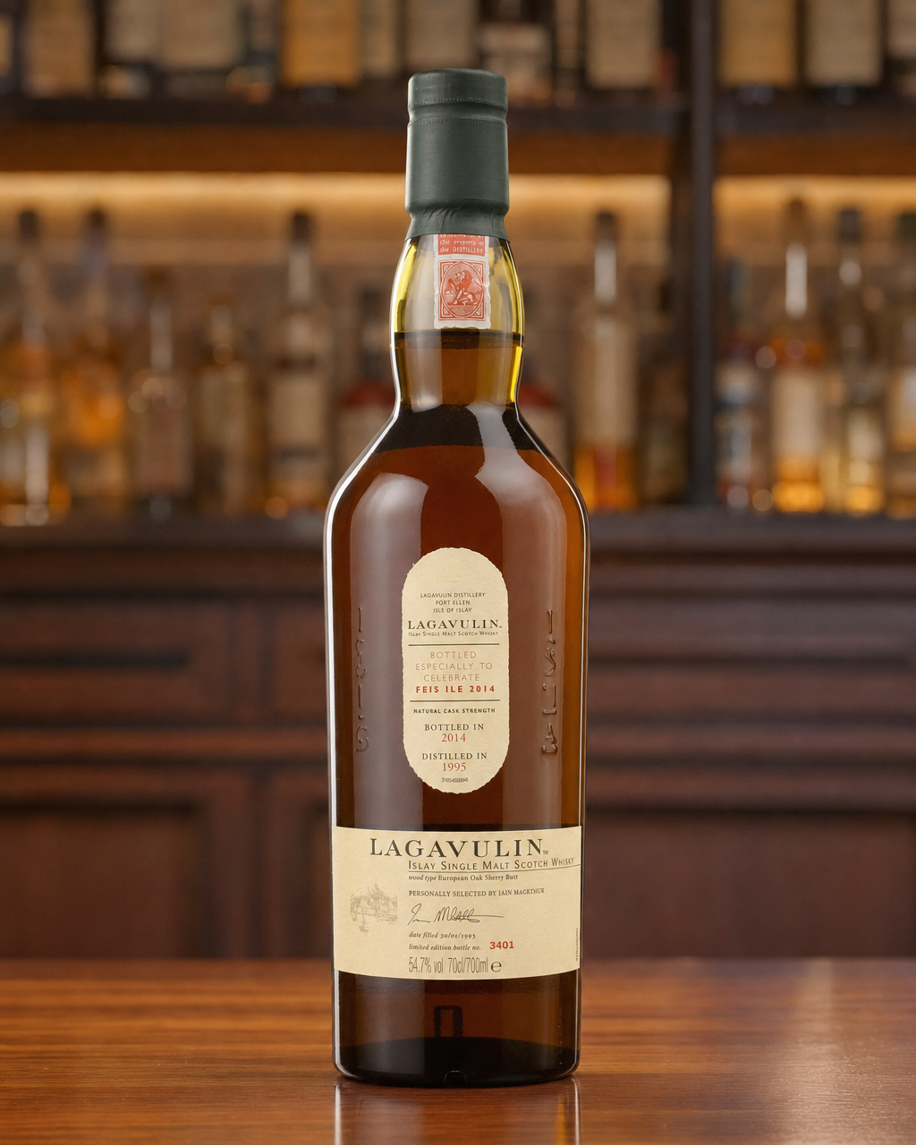 Lagavulin Feis Ile 2014 bottle, alternate view